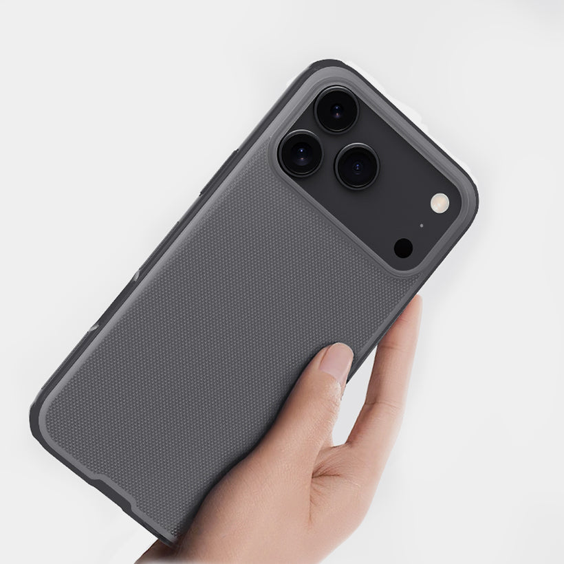 Handyhülle für iPhone 17 Pro Max, Nillkin Frosted Shield Pro, Transparent mit schwarzen Rahmen
