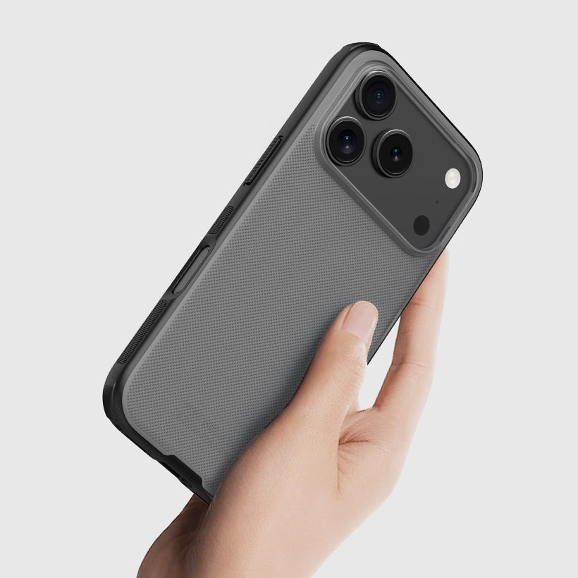 Handyhülle für iPhone 17 Pro, Nillkin Frosted Shield Pro, Durchscheinend-Schwarz