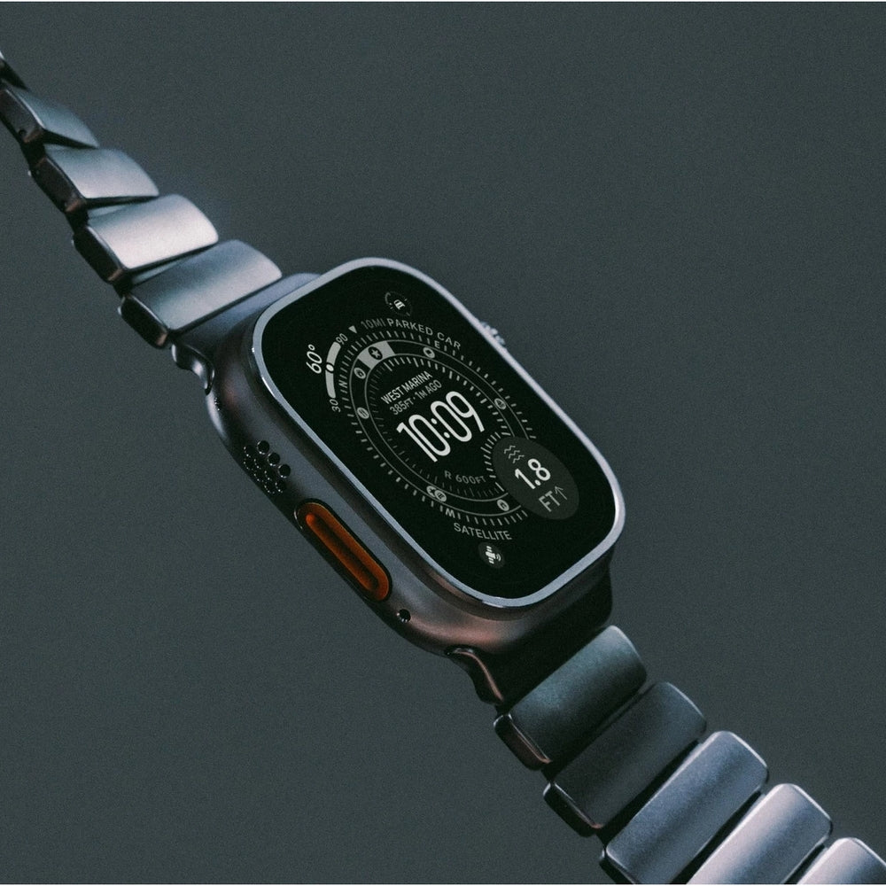 Armband für Apple Watch 49/46/45/44 mm, Nomad Stratos Band, Silber-schwarzes Titan