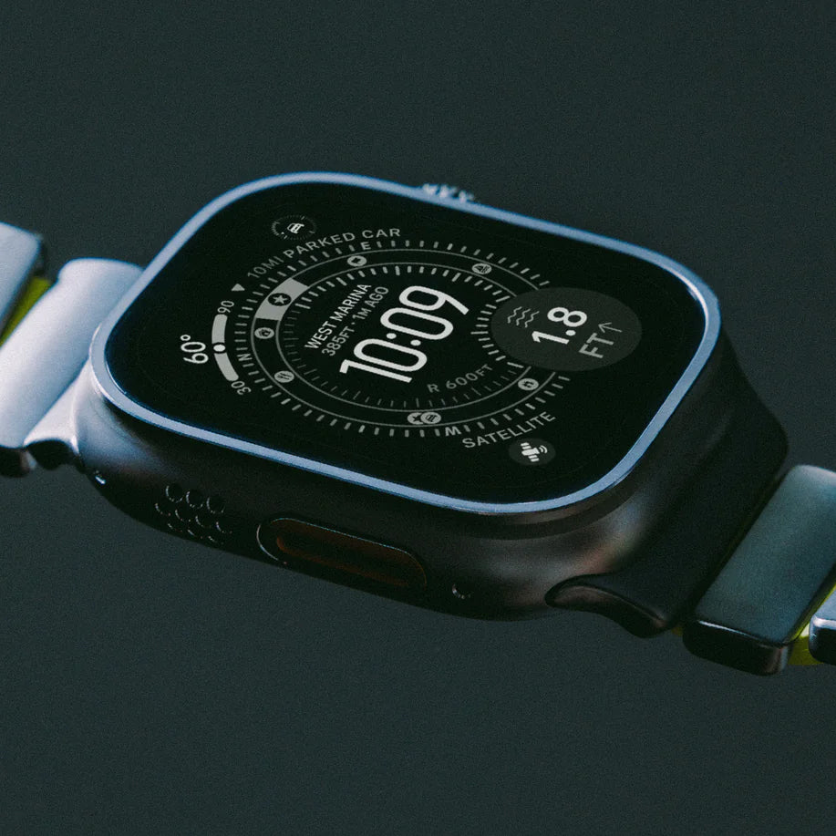 Armband für Apple Watch 49/46/45/44 mm, Nomad Stratos Band, Silber-Gelber Titan