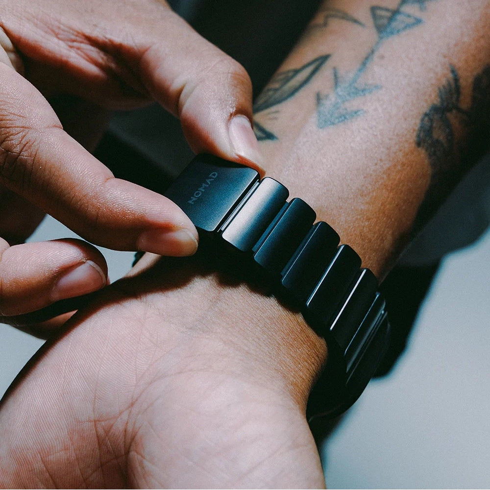 Armband für Apple Watch 49/46/45/44 mm, Nomad Stratos Band, Schwarzer Titan