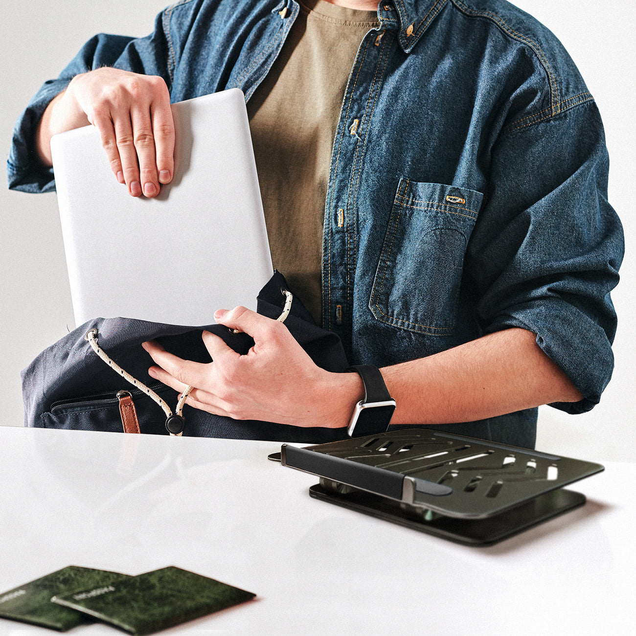 Laptop- und Tabletständer, drehbar, Wozinsky WRS-CPY84SB, Schwarz