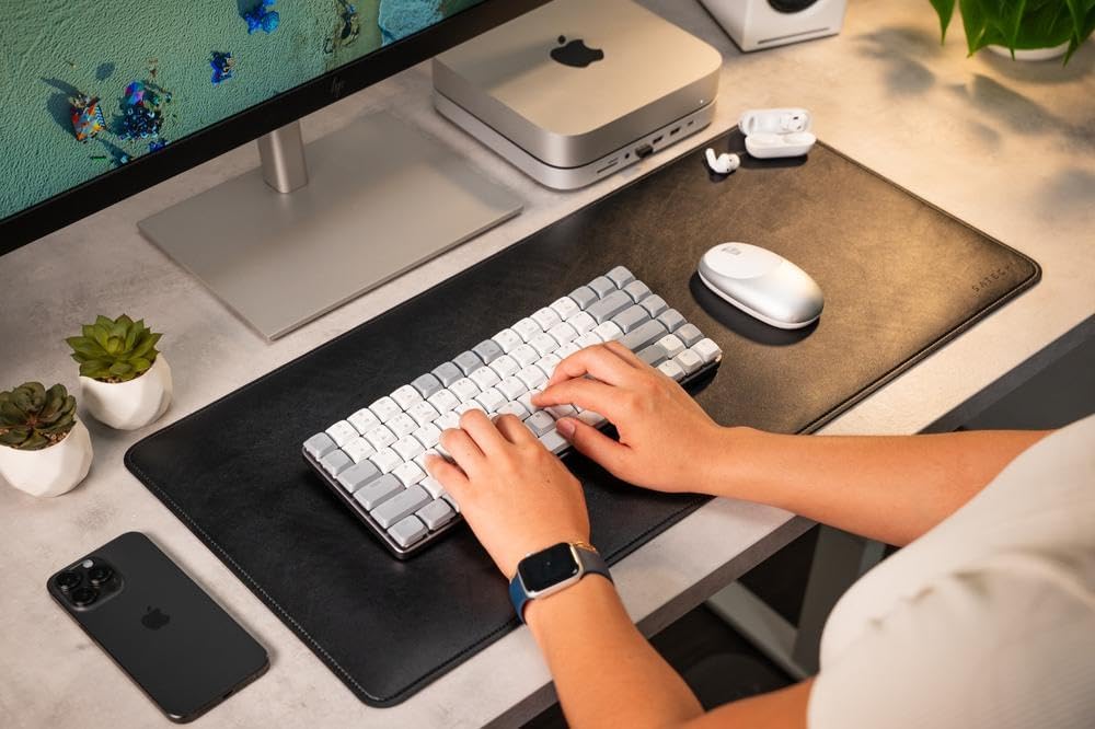 Schreibtischunterlage aus veganem Leder, Satechi Premium Desk Mat, Schwarz