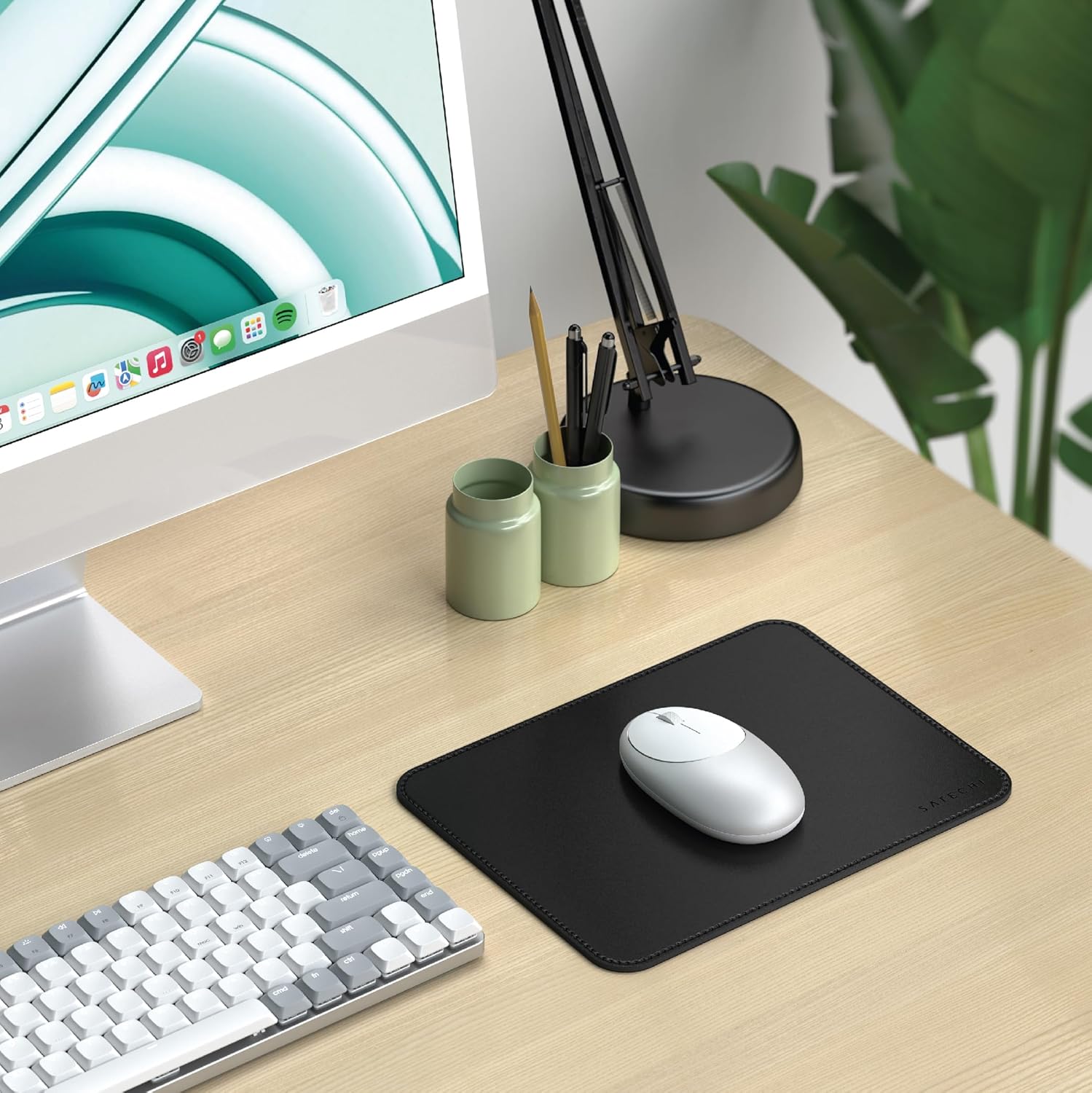 Mauspad aus veganem Leder für den Schreibtisch, Satechi Premium Mouse Pad, Schwarz