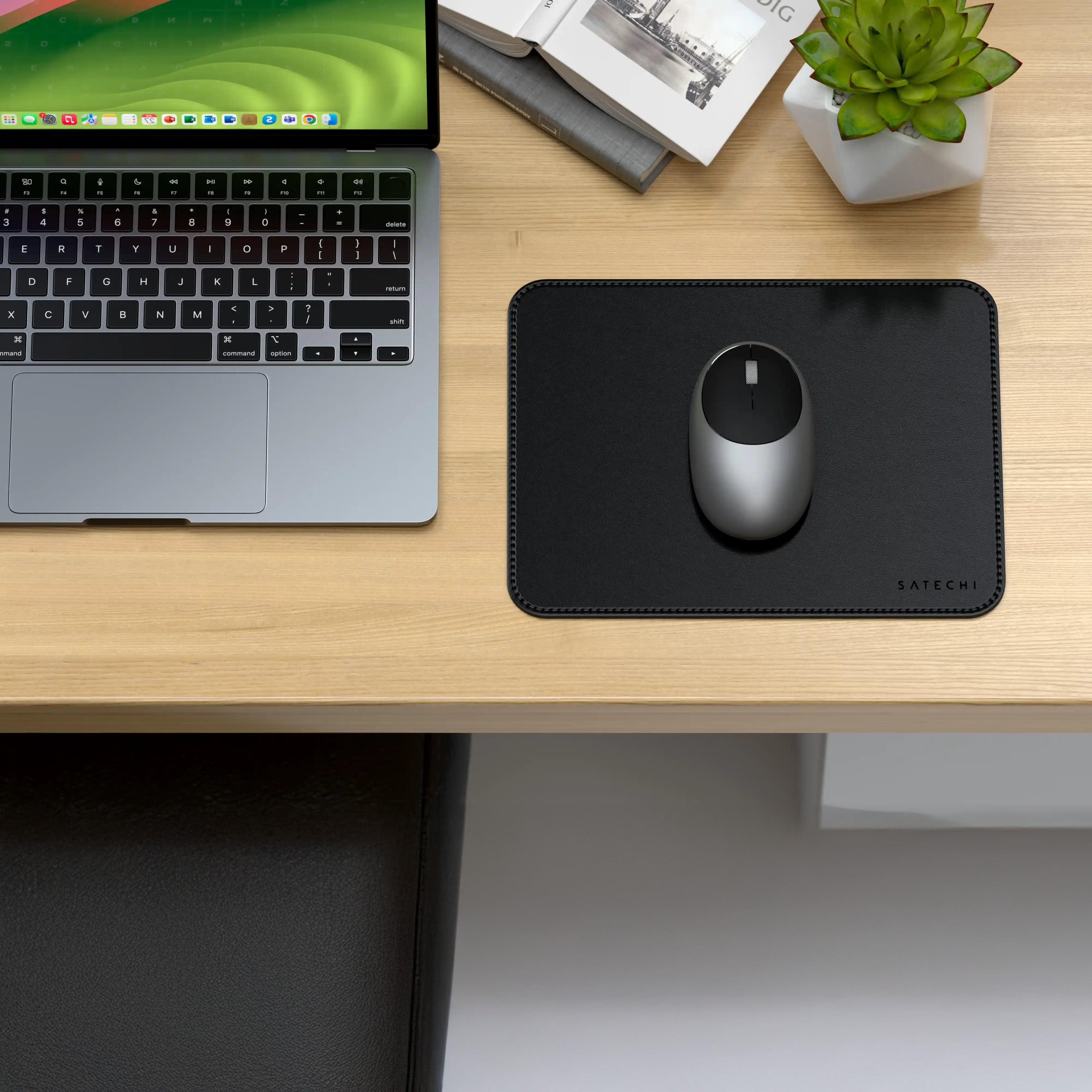 Mauspad aus veganem Leder für den Schreibtisch, Satechi Premium Mouse Pad, Schwarz