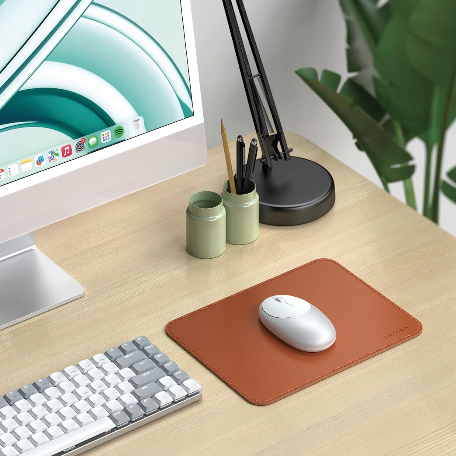 Mauspad aus veganem Leder für den Schreibtisch, Satechi Premium Mouse Pad, Braun