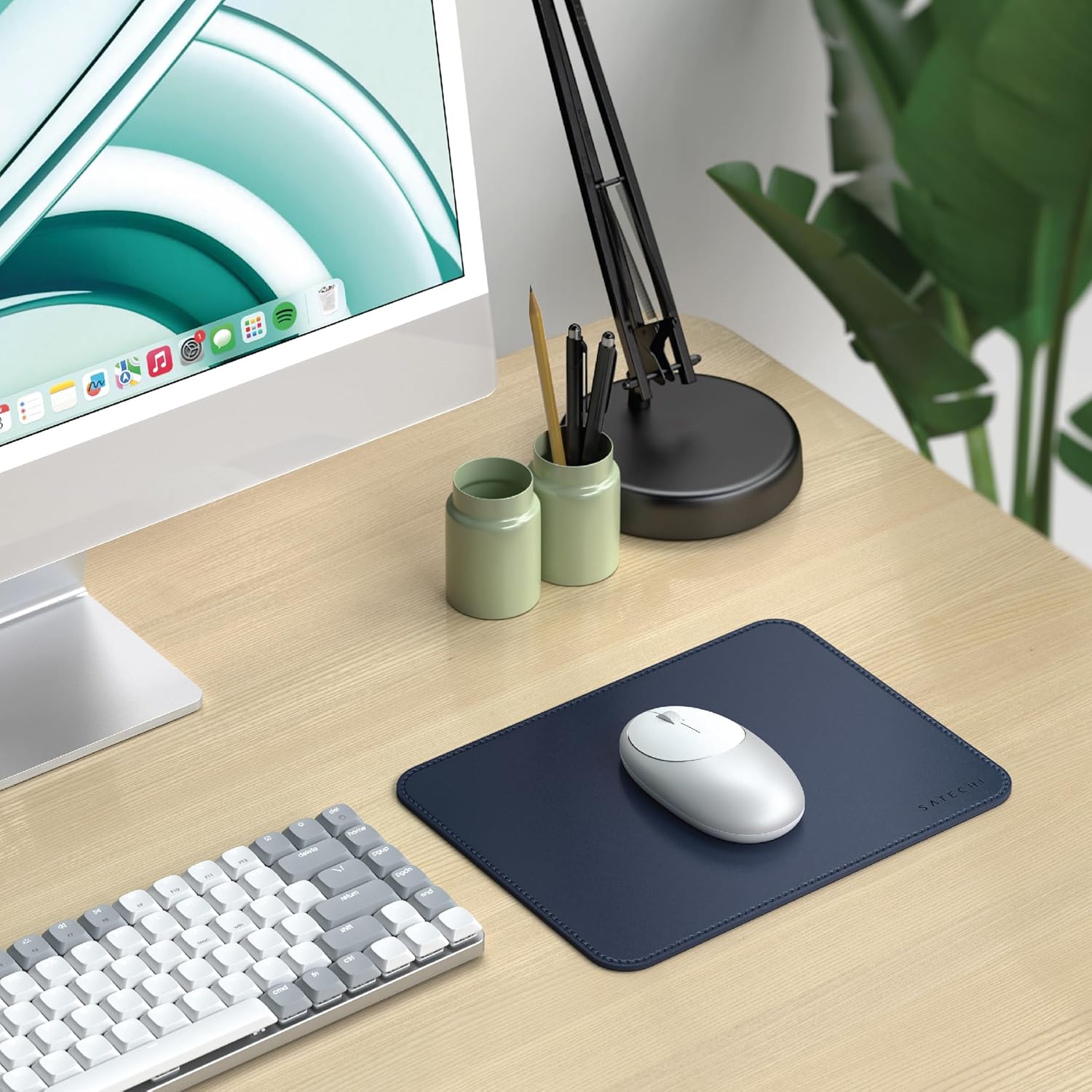 Mauspad aus veganem Leder für den Schreibtisch, Satechi Premium Mouse Pad, Blau