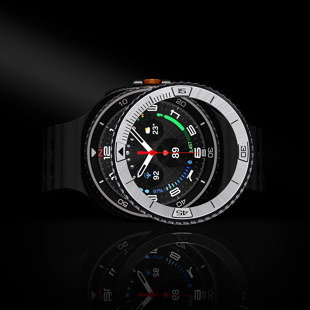 Blendenabdeckung Spigen Bezel Tune für Galaxy Watch 8 Classic 46 mm, Silbern