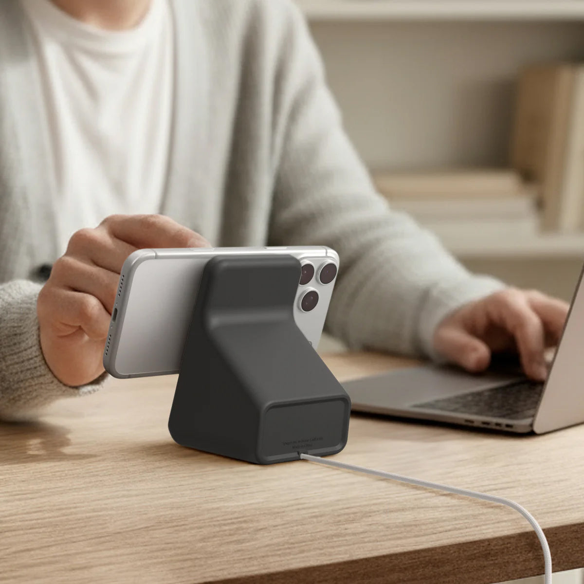 Ladestation für Qi2 25W Ladegeräte, Spigen MagSafe Charger Stand, Schwarz