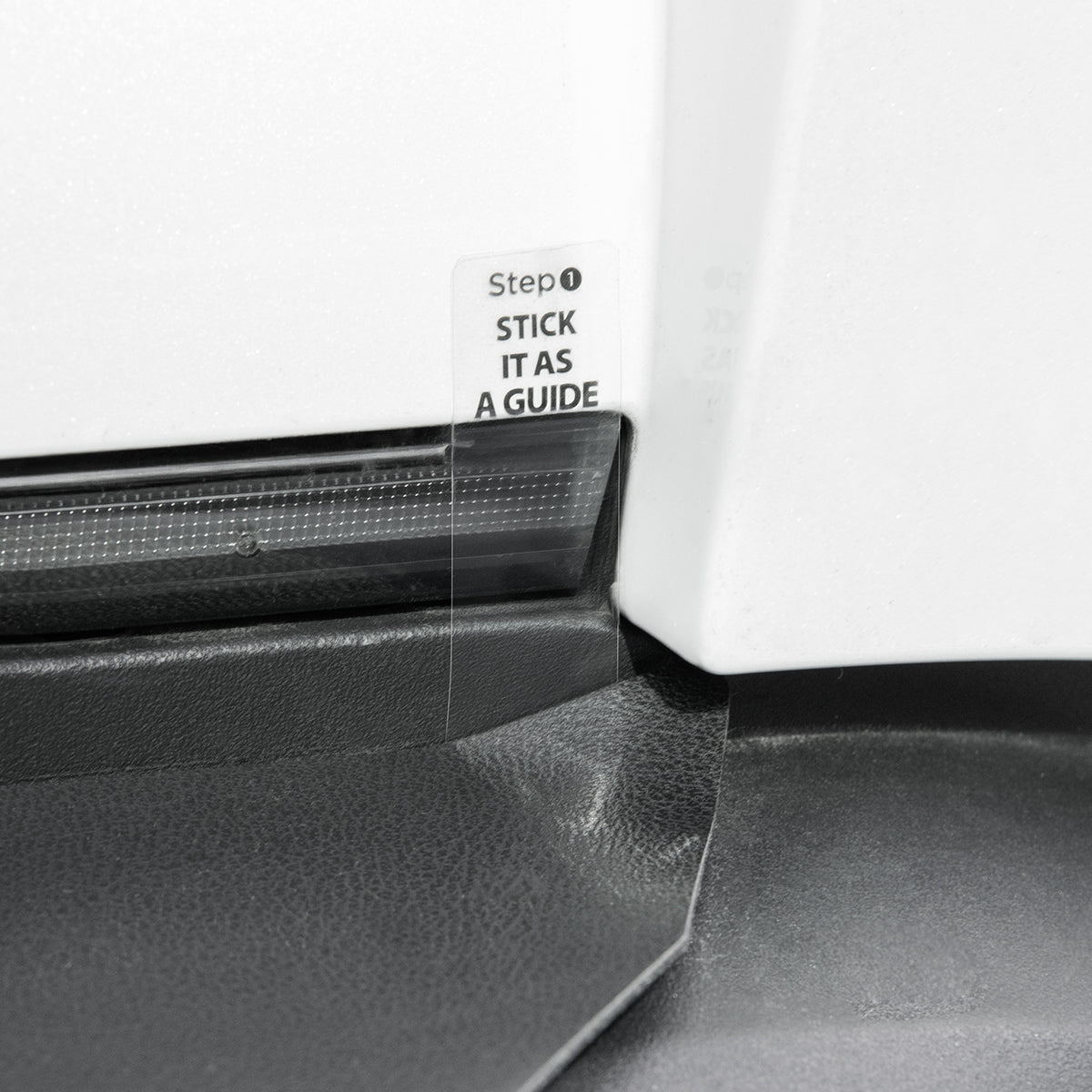 Schutzfolie für die Ladefläche / das Heck für Tesla Model Y Juniper 2025-2026, Spigen Rear Bumper Protector, Schwarz
