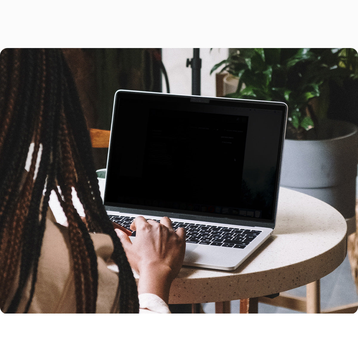 Folie mit Sichtschutzfilter für MacBook Air 13.6" M4 / M3 / M2, Spigen SafeView Privacy Filter