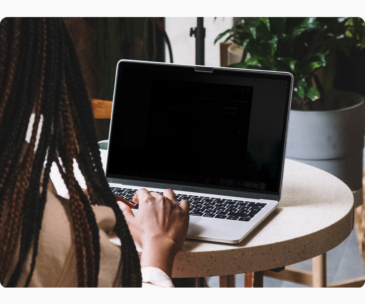 Folie mit Sichtschutzfilter für MacBook Pro 16" 2024-2021, Spigen SafeView Privacy Filter
