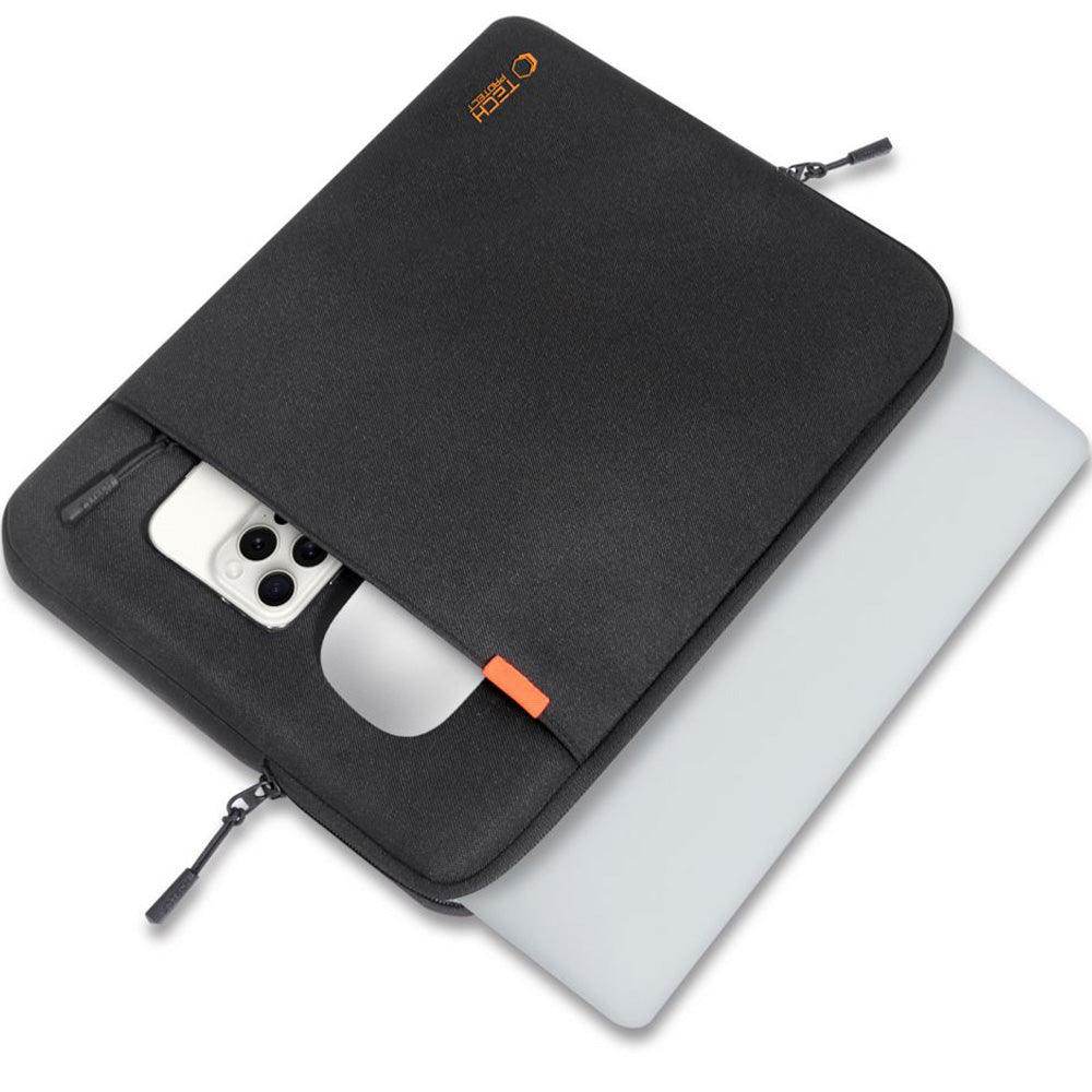 Schwarze Laptoptasche Tech-Protect Defender für Laptops bis 14 Zoll, leicht und kompakt, ideal für unterwegs.