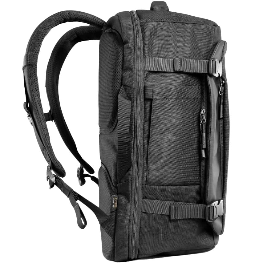 Reiserucksack mit Platz für einen Laptop, 24l, Tech-Protect Defender S70, Schwarz