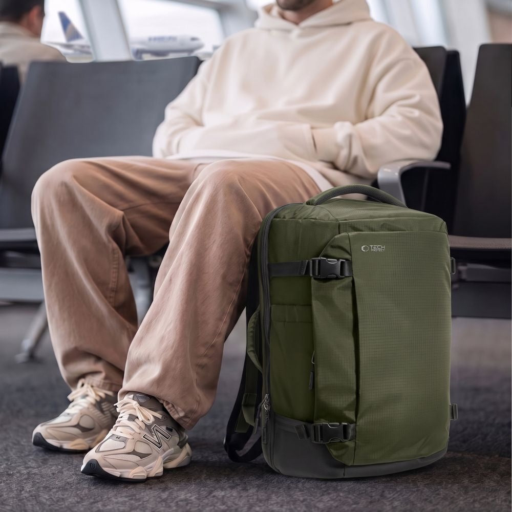 Reiserucksack mit Platz für einen Laptop, 24l, Tech-Protect Defender S70, Dunkelgrün