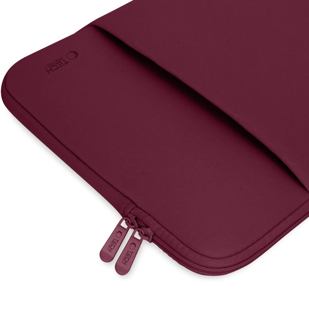 Kastanienbraune Neopren-Laptophülle von Tech-Protect, passend für 13-Zoll-Laptops, mit Reißverschluss und eleganter Tasche.