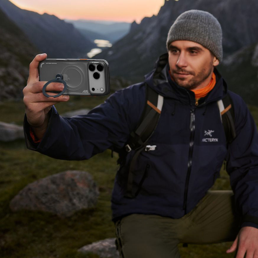 Handyhülle mit 360° drehbarem Standfuß mit MagSafe für iPhone 17 Pro, Torras Ostand Q3 Air, Schwarz