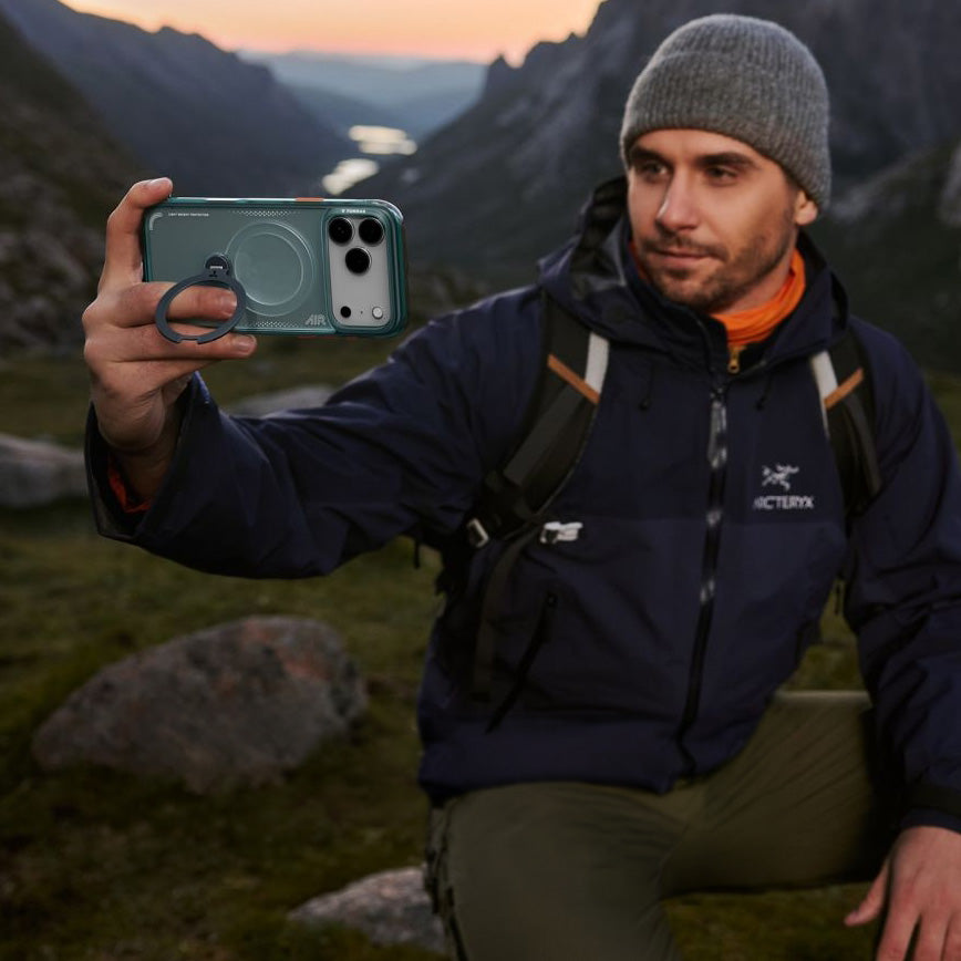 Handyhülle mit 360° drehbarem Standfuß mit MagSafe für iPhone 17 Pro Max, Torras Ostand Q3 Air, Türkis