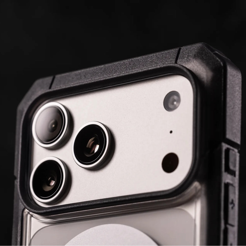 Handyhülle für iPhone 17 Pro, Urban Armor Gear Trooper Mag, Transparent mit schwarzen Rahmen