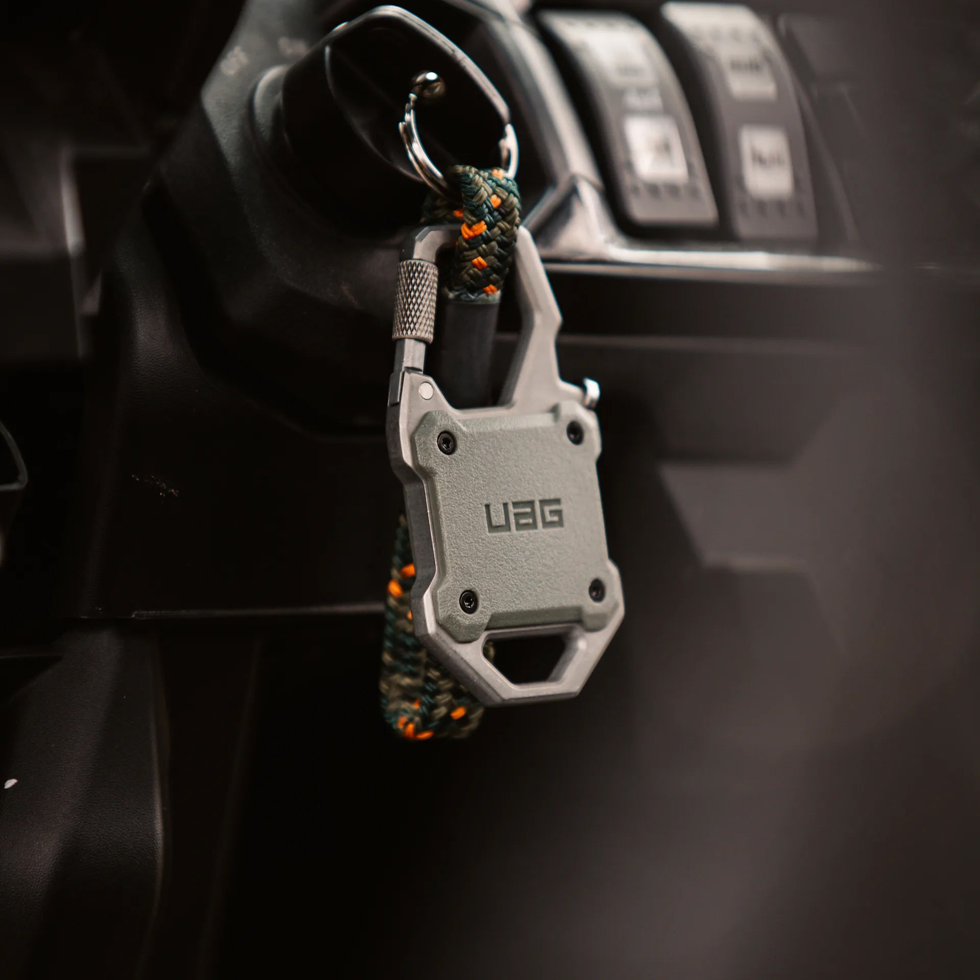Hülle Urban Armor Gear UAG Monarch Karabiner für Apple AirTag, Grün