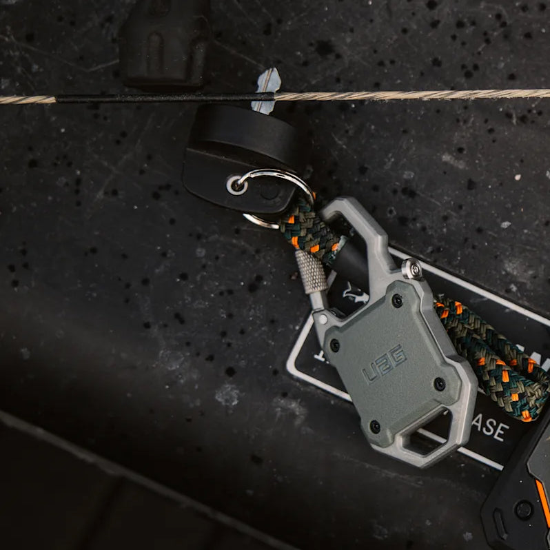 Hülle Urban Armor Gear UAG Monarch Karabiner für Apple AirTag, Grün
