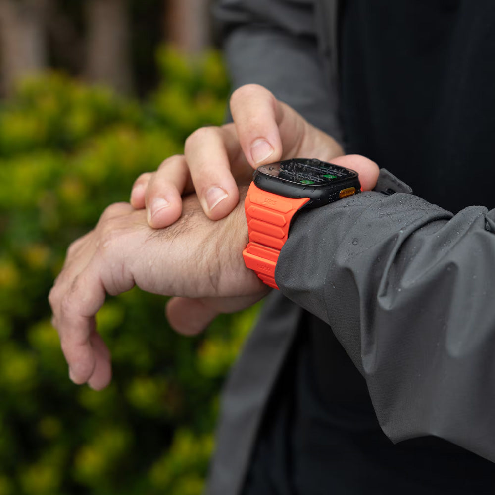 Armband für Apple Watch 49/46/45/44 mm, Urban Armor Gear Pathfinder, Rot-Schwarz