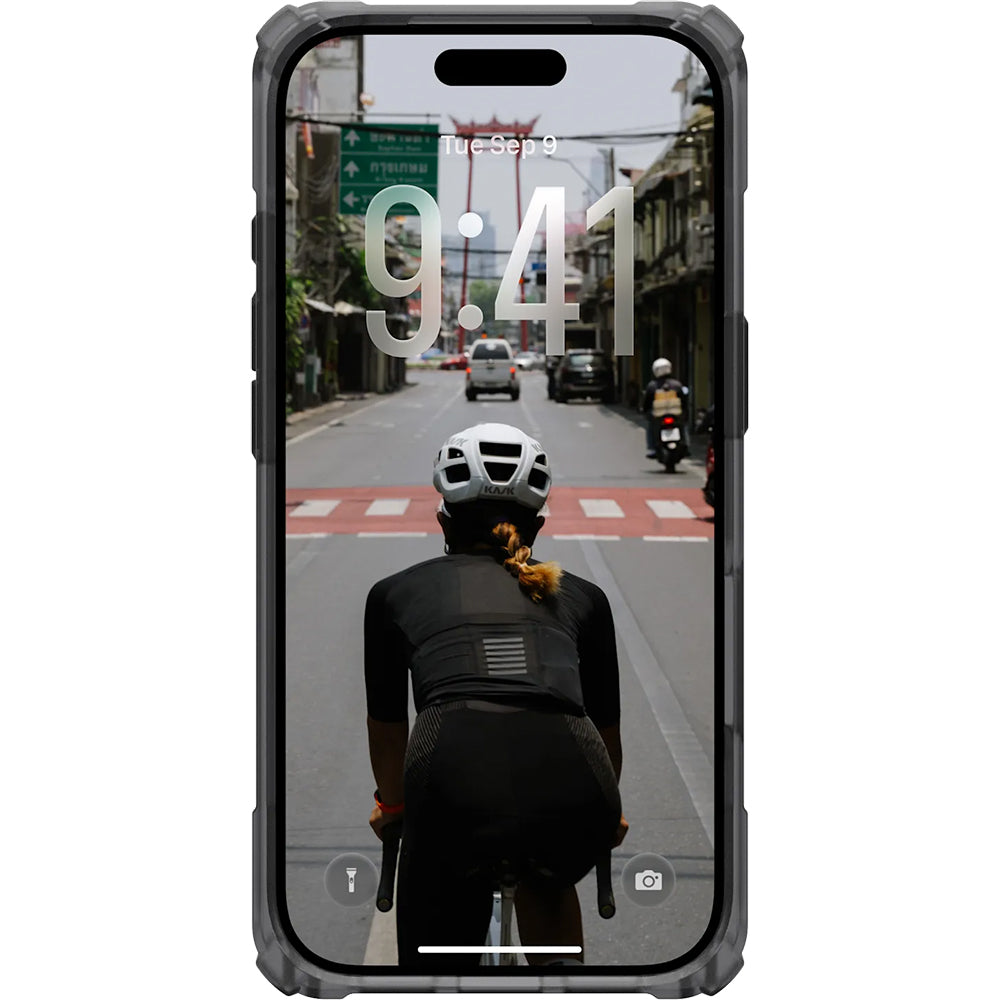 Handyhülle für iPhone 17 Pro, Urban Armor Gear Plasma XTE Mag mit MagSafe, Schwarz und Transparent