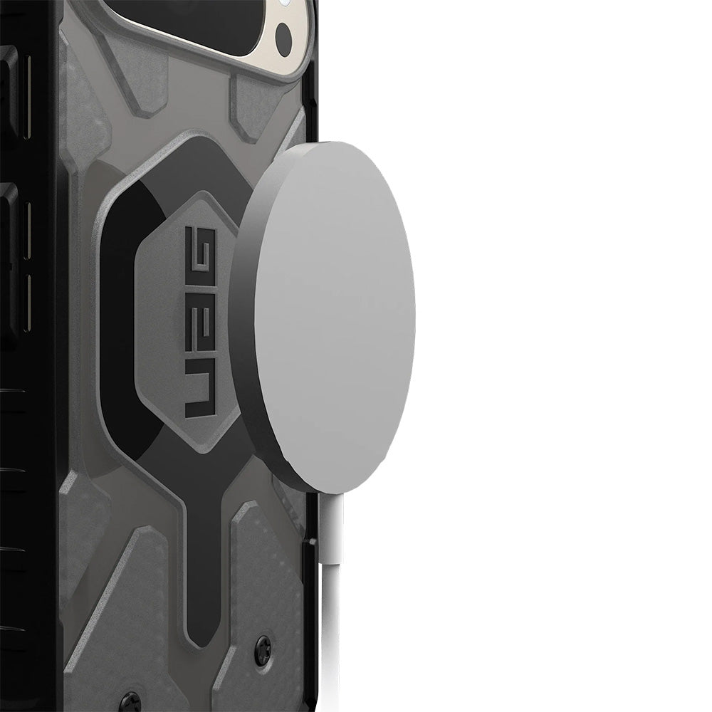 Handyhülle für Google Pixel 10 Pro XL, Urban Armor Gear Pathfinder, Durchscheinend-Schwarz