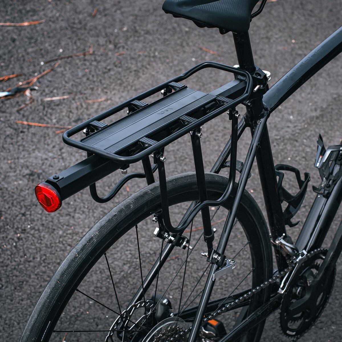 Vayox VA0352 black aluminum bike rack mounted on bicycle, features durable construction and 50 kg load capacity, ideal for tours.