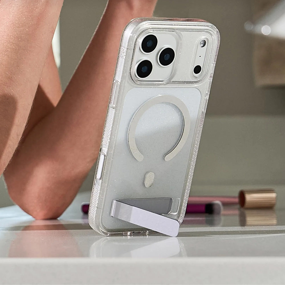 Handyhülle für iPhone 18 Pro / 17 Pro, ZAGG Milan Snap Kickstand mit MagSafe, Transparent-Silver mit Glitzer (5/7)