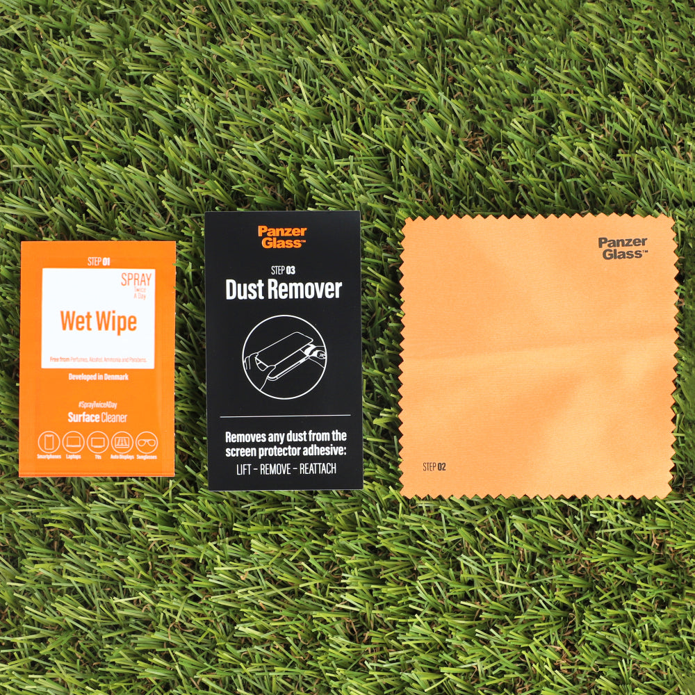 Gehärtetes Glas für iPhone 16e / 14 / 13 Pro / 13 für das gesamte Display, PanzerGlass Ultra-Wide Fit, schwarzer Rahmen