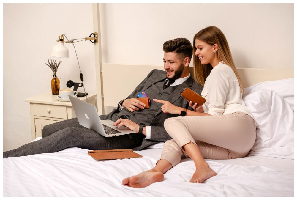 Leder-Schutzhülle Fixed Oxford für Apple MacBook Air 15.3" M4 / M3 / M2, Braun