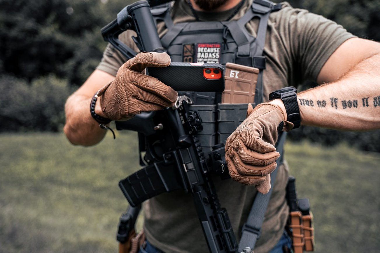 Schutzhülle Tactical MagForce Aramid für iPhone 15 Pro, Schwarz