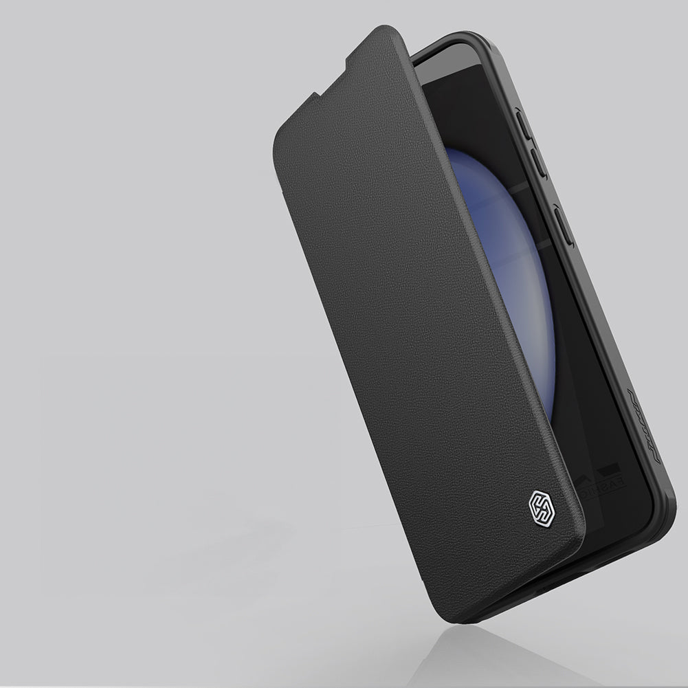 Schutzhülle für Galaxy S24 mit Klappe und Kameraschutz Nillkin Qin Prop, Schwarz