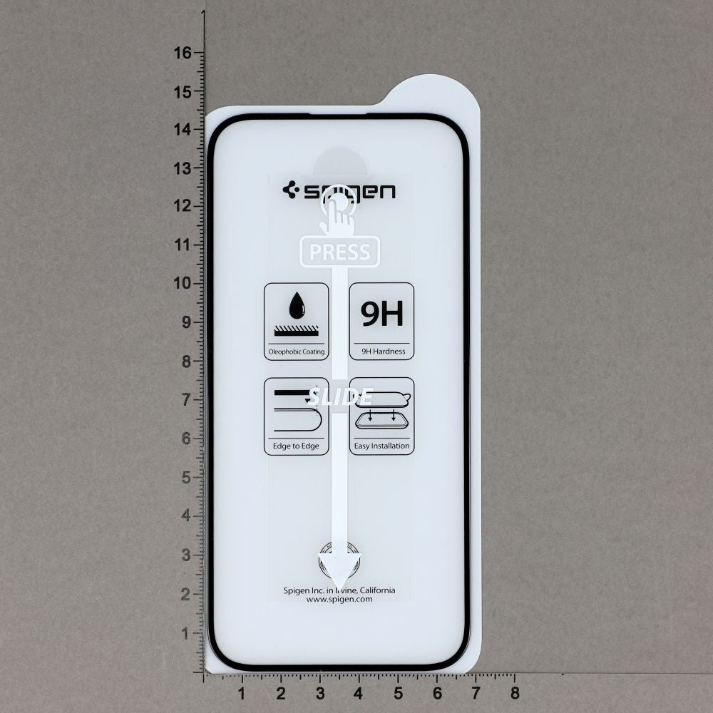 Glas für die Schutzhülle Spigen Glas.tR FC AM 2-Pack für iPhone 15, mit schwarzem Rahmen
